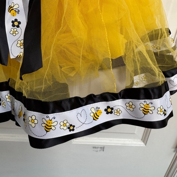 3T Girls Yellow Tulle Skirt with Bee Ribbon Accents- used for a Bee Birthday - Picture 3 of 5